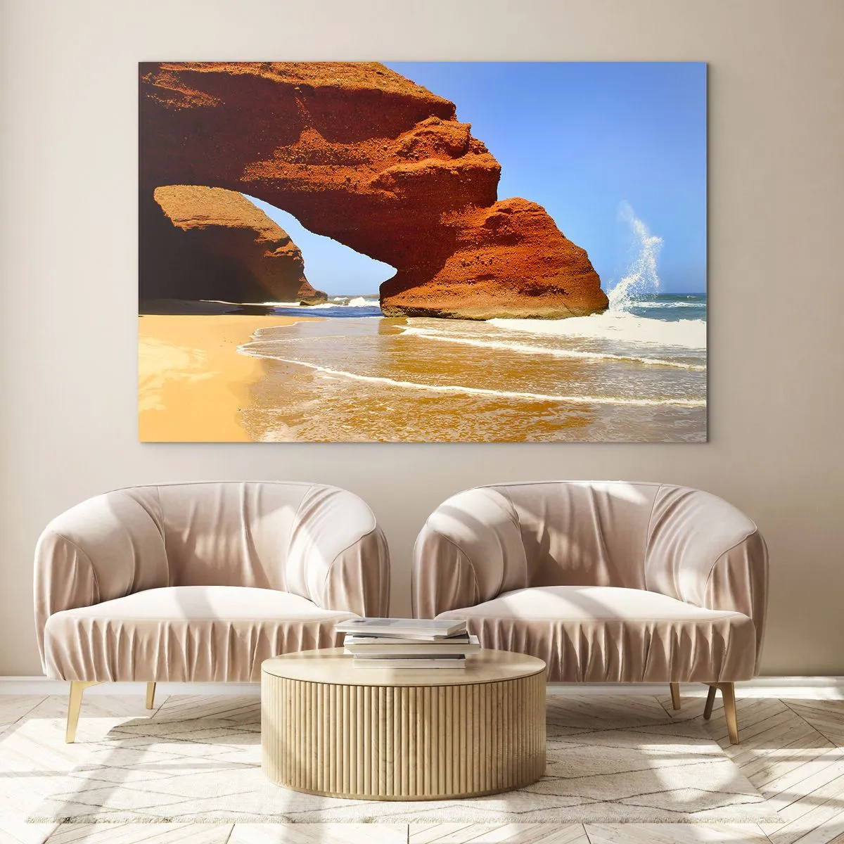 Tablou pe sticlă - Arcuri de rocă roșie peste plajă și ocean - 70x50cm - Apă și vânt de mii de ani - Decorațiune modernă pentru perete pentru living și dormitor ARTTOR