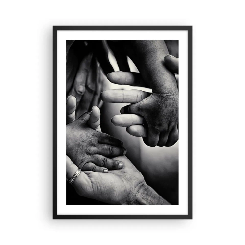 Poster în ramă neagră - Motiv alb-negru al mâinilor care simbolizează legătura - 50x70cm - A fi om - Decorațiune modernă pentru perete pentru living și dormitor ARTTOR