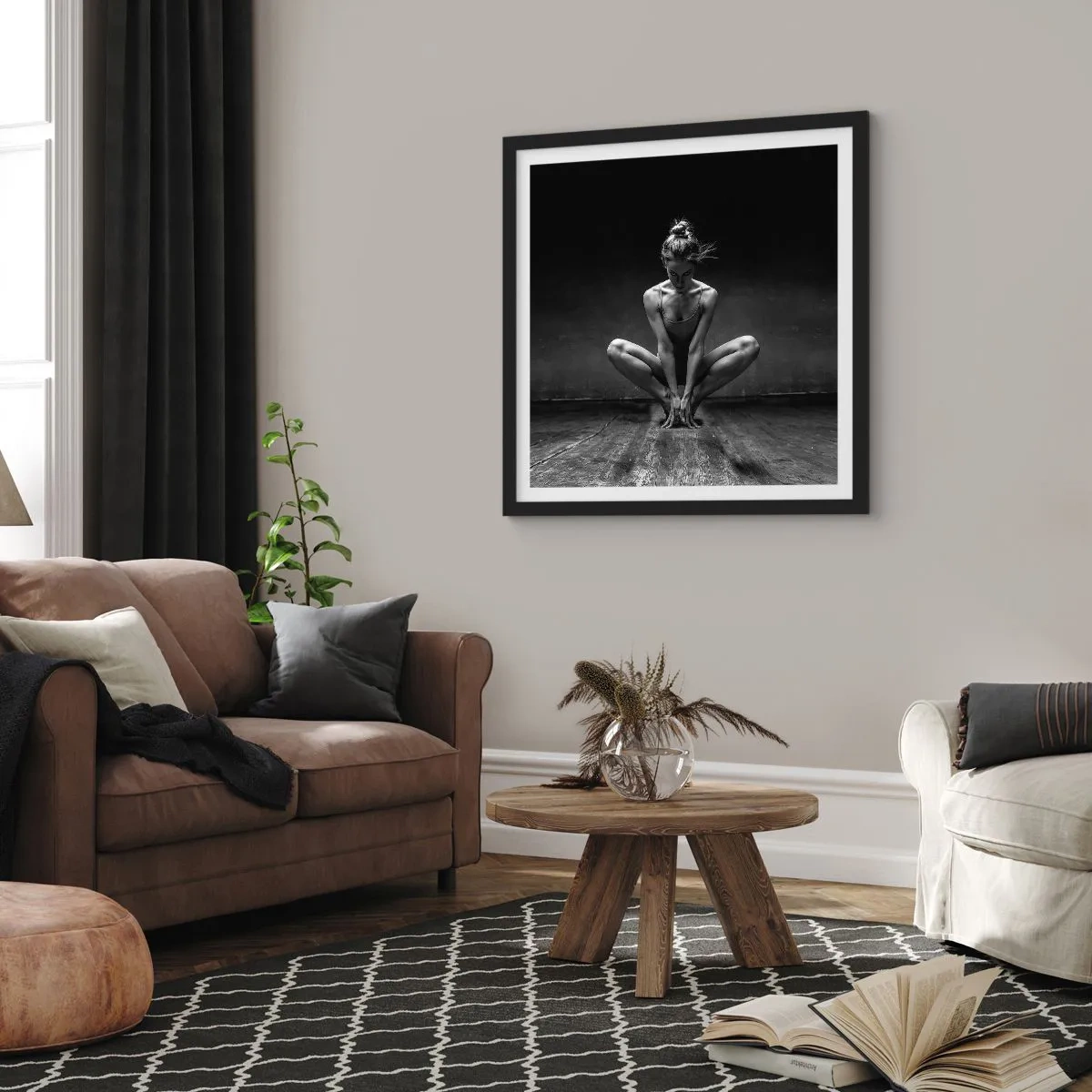 Poster în ramă neagră - Energie de dans concentrată - 30x30 cm