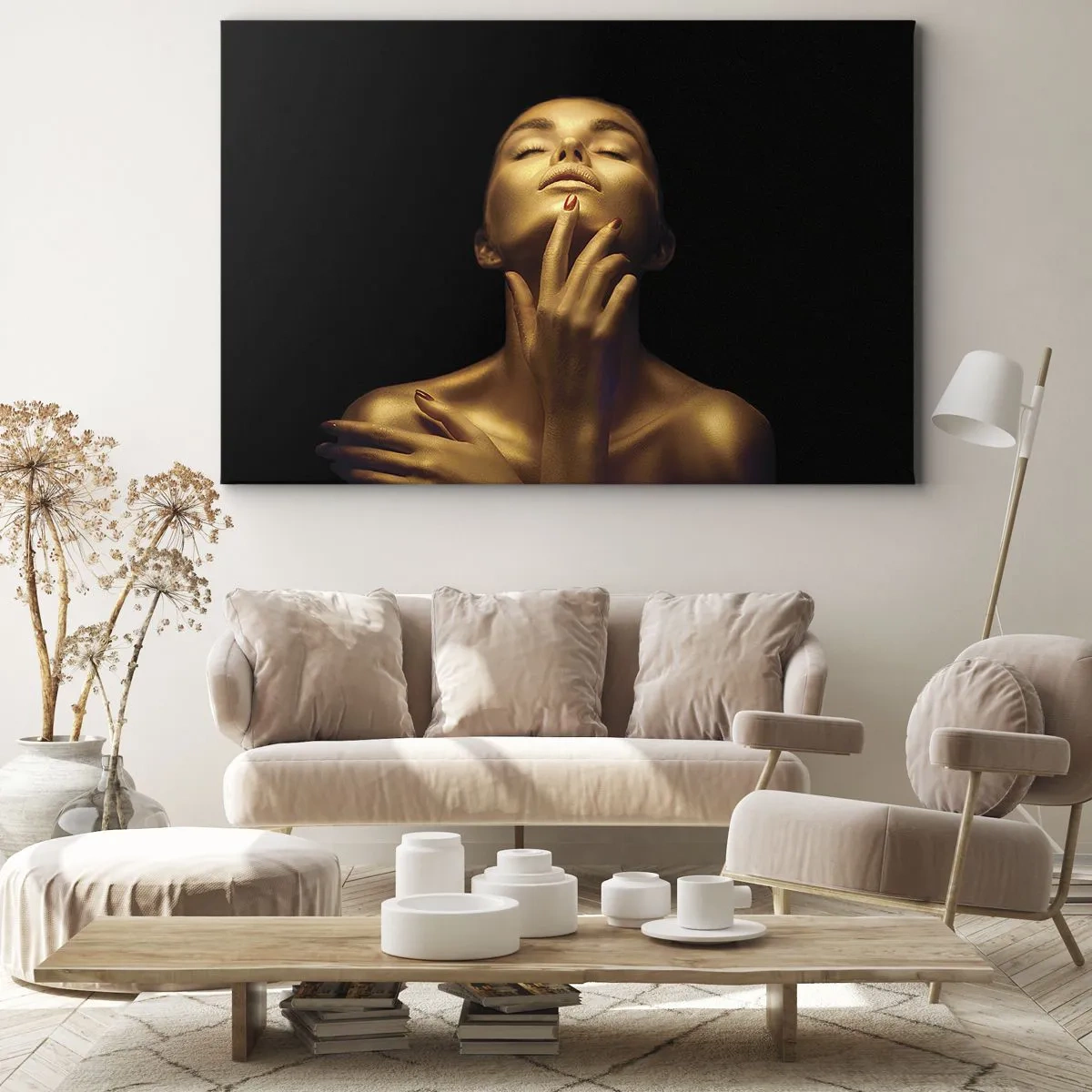 Tablou pe pânză Canvas - Portretul unei femei într-o strălucire aurie pe un fundal negru - 70x50cm - Ca mătasea aurie - Decorațiune modernă pentru perete pentru living și dormitor ARTTOR