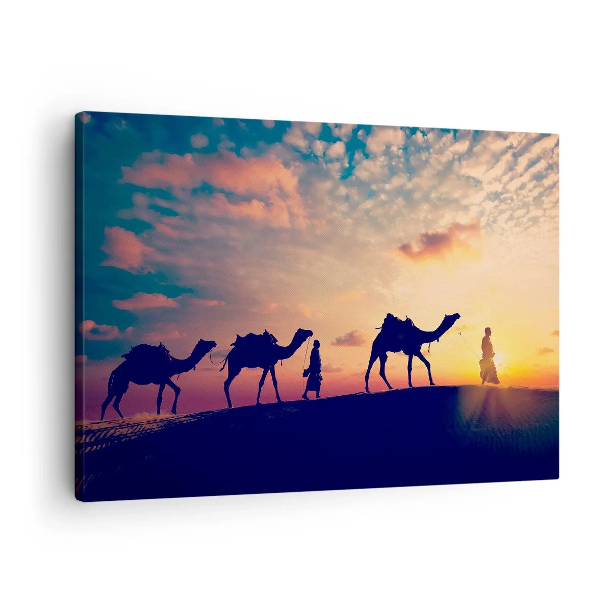 Tablou pe pânză Canvas - O caravană de cămile rătăcind prin deșert la apus - 70x50cm - Spiritul misterios al Orientului - Decorațiune modernă pentru perete pentru living și dormitor ARTTOR