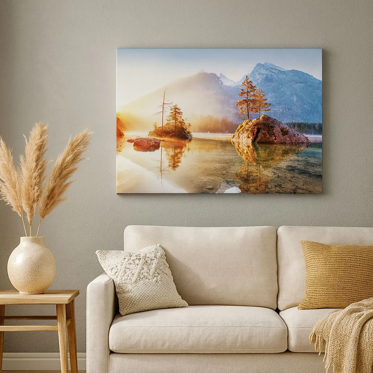 Tablou pe pânză Canvas - Un lac cu insule și munți în fundal la răsăritul soarelui - 70x50cm - Natura într-o nouă lumină - Decorațiune modernă pentru perete pentru living și dormitor ARTTOR
