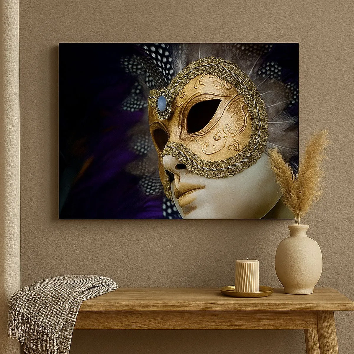 Tablou pe pânză Canvas - Mască venețiană aurie cu pene decorative și ornamente - 70x50cm - Portret venețian în aur - Decorațiune modernă pentru perete pentru living și dormitor ARTTOR