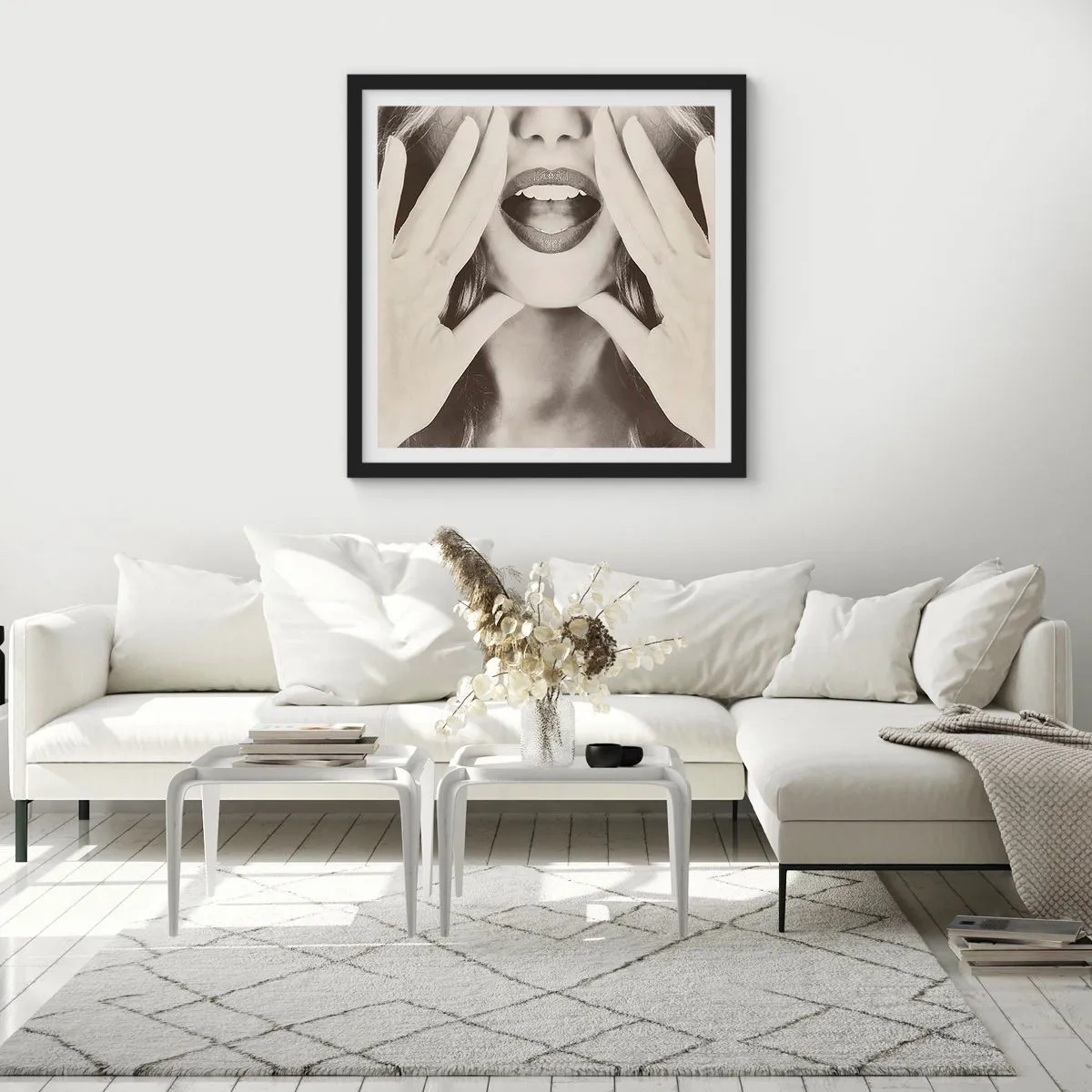 Poster în ramă neagră - Vin imediat! - 60x60 cm