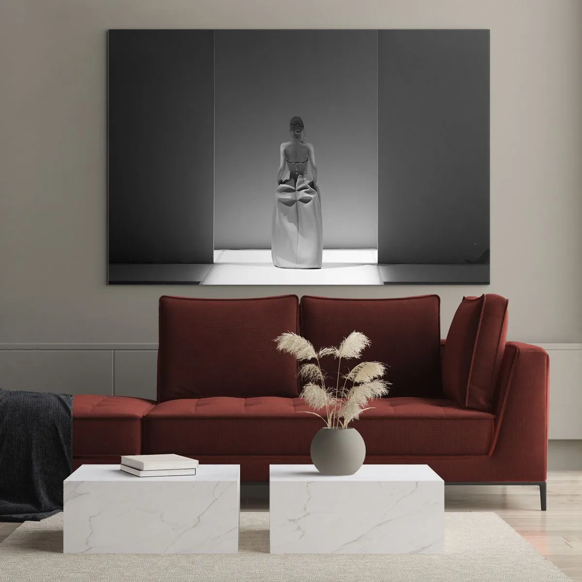 Tablou pe sticlă - O fotografie alb-negru a unei femei într-o rochie pe un fundal luminos. - 70x50cm - Simplitate sofisticată - Decorațiune modernă pentru perete pentru living și dormitor ARTTOR