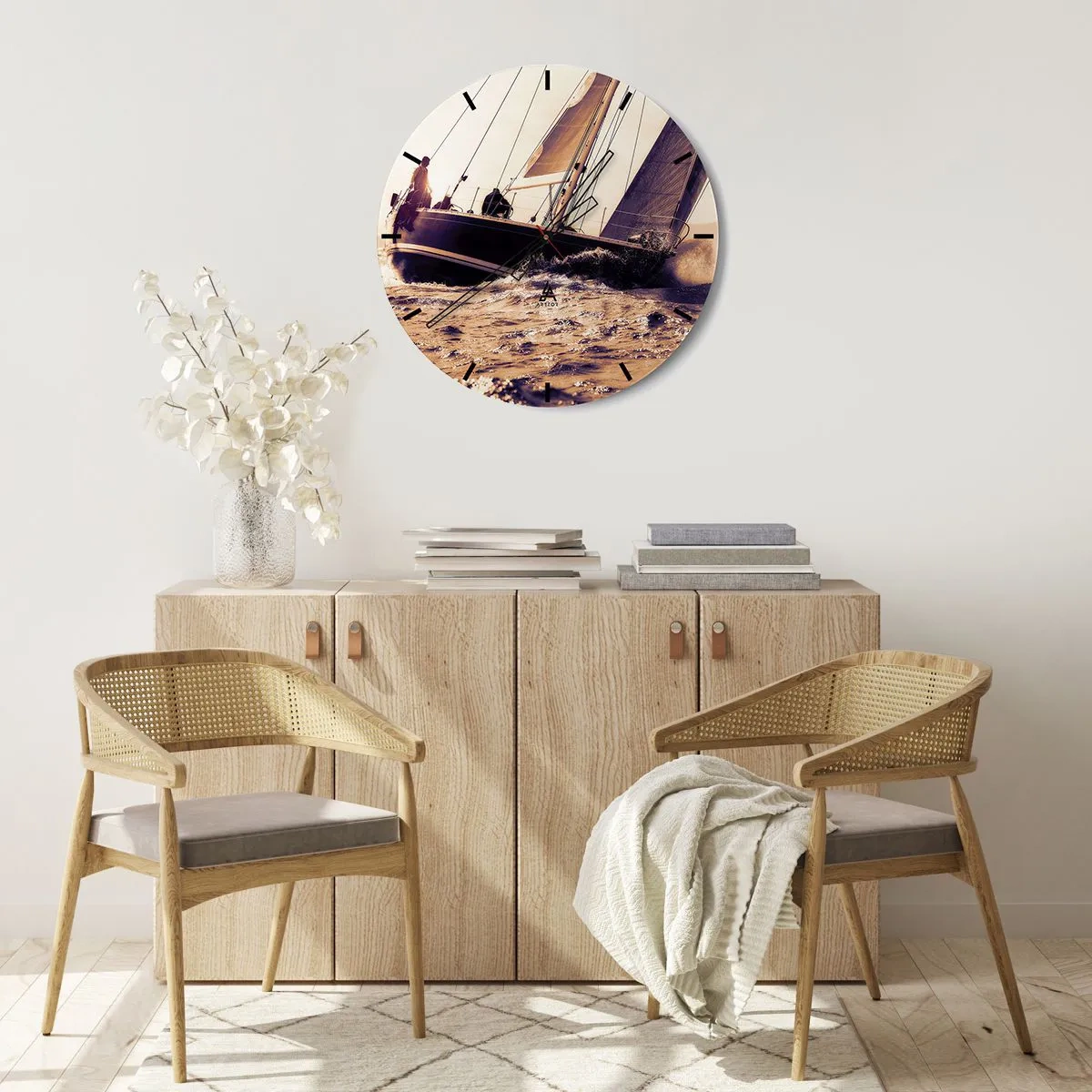 Ceas de perete - Ceas pe sticlă - Un iaht navigând pe o mare furtunoasă în soare - 30x30cm - Pânzele sunt gata - Decorațiune modernă pentru perete pentru living, bucătărie și dormitor ARTTOR