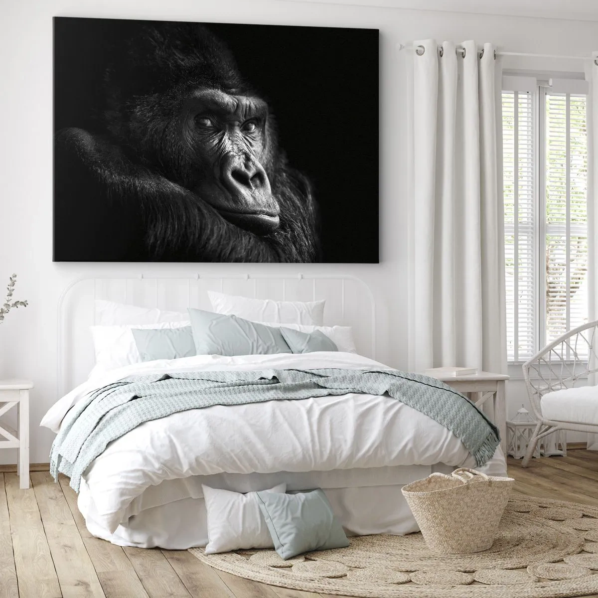 Tablou pe pânză Canvas - Portret alb-negru al unei gorile maiestuoase - 70x50cm - Și la ce te uiți? - Decorațiune modernă pentru perete pentru living și dormitor ARTTOR