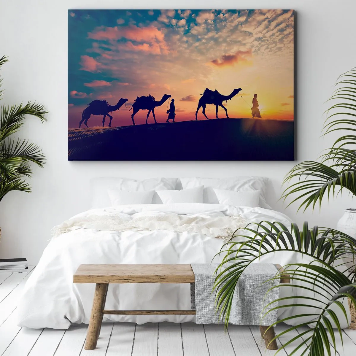 Tablou pe pânză Canvas - O caravană de cămile rătăcind prin deșert la apus - 70x50cm - Spiritul misterios al Orientului - Decorațiune modernă pentru perete pentru living și dormitor ARTTOR