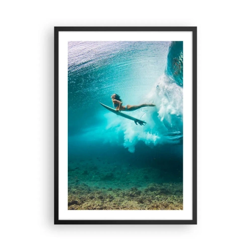 Poster în ramă neagră - Un surfer sub apă într-o scenă dinamică cu valuri turcoaz. - 50x70cm - Lumea subacvatică - Decorațiune modernă pentru perete pentru living și dormitor ARTTOR