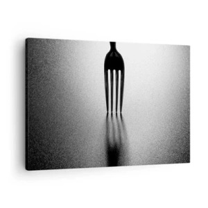 Tablou pe pânză Canvas - O abordare minimalistă a unei furculițe în alb și negru, cu jocuri de umbre. - 70x50cm - Lumină și umbră - Decorațiune modernă pentru perete pentru living și dormitor ARTTOR