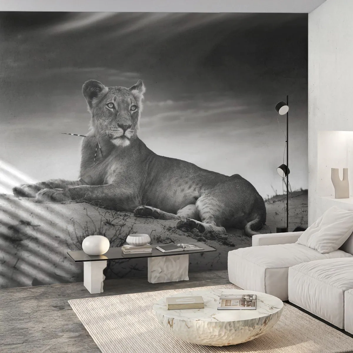 Tapet Autoadeziv Deluxe Sticker - Odihna reginei deșertului - Animale, Leu, Deşert - 250x175 cm