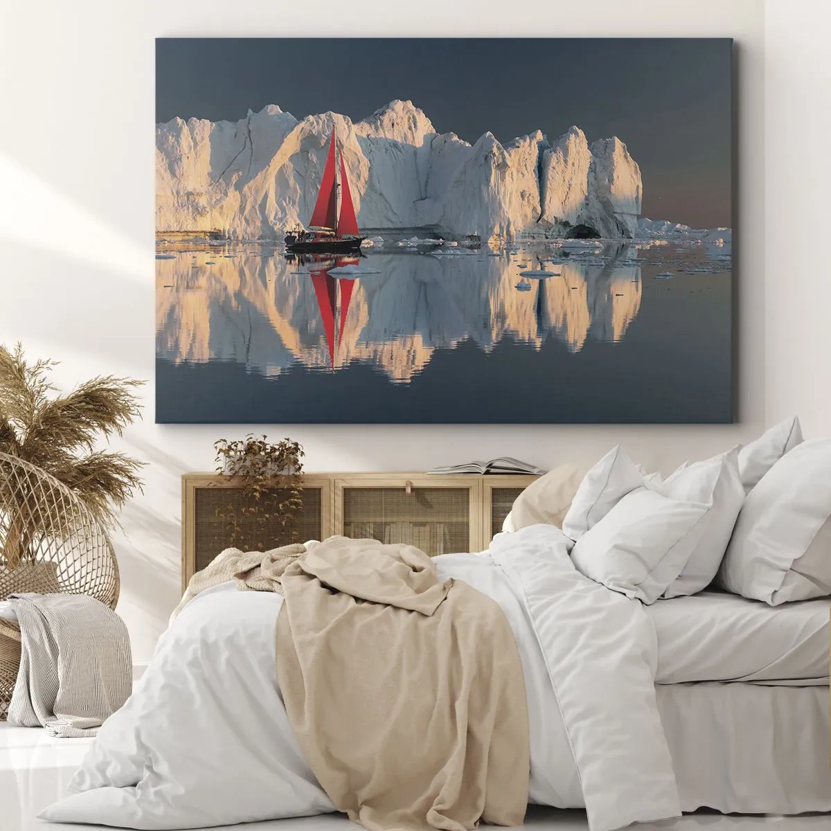 Tablou pe pânză Canvas - O barcă cu pânze cu o velă roșie pe fundalul unui ghețar - 70x50cm - La capătul lumii - Decorațiune modernă pentru perete pentru living și dormitor ARTTOR