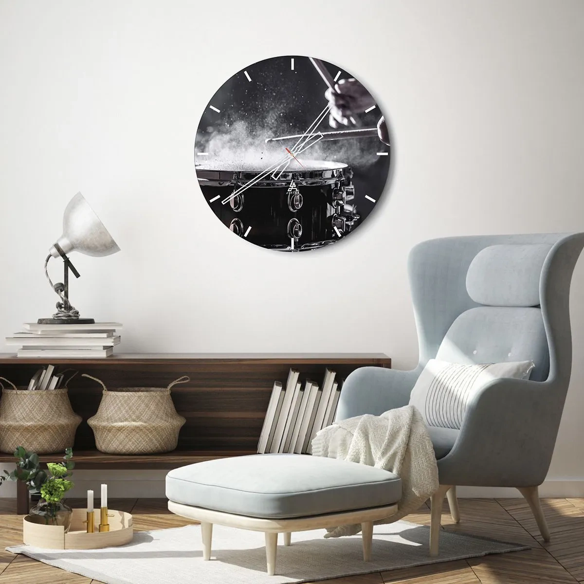 Ceas de perete - Ceas pe sticlă - Tobe în acțiune, cu praf zburând în timp ce lovesc - 30x30cm - Pulsul muzicii - Decorațiune modernă pentru perete pentru living, bucătărie și dormitor ARTTOR