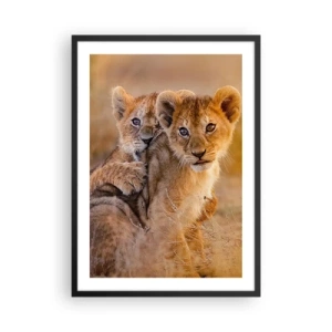 Poster în ramă neagră - Pui de leu în savana africană - 50x70cm - Nu deranjați! Ne distrăm - Decorațiune modernă pentru perete pentru living și dormitor ARTTOR