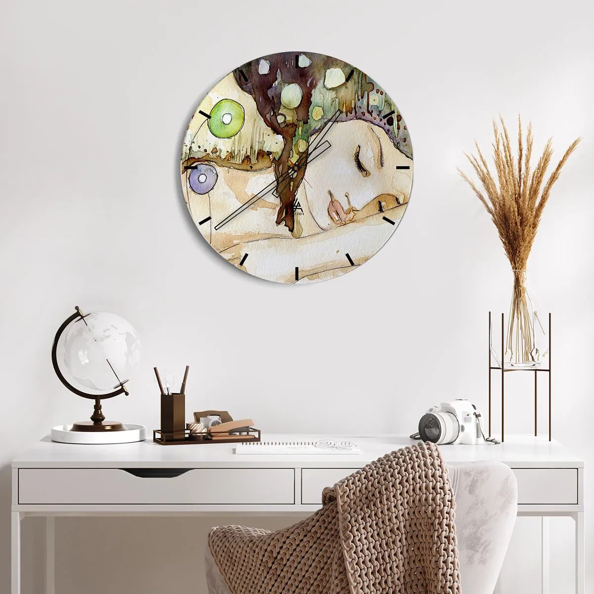 Ceas de perete - Ceas pe sticlă - Pictură abstractă în acuarelă cu motivul unei fețe feminine - 30x30cm - Visul violet smarald - Decorațiune modernă pentru perete pentru living, bucătărie și dormitor ARTTOR