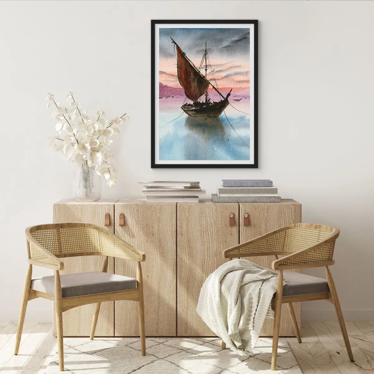 Poster în ramă neagră - O navă cu pânze pe ape calme în lumina apusului - 50x70cm - O seară în port - Decorațiune modernă pentru perete pentru living și dormitor ARTTOR