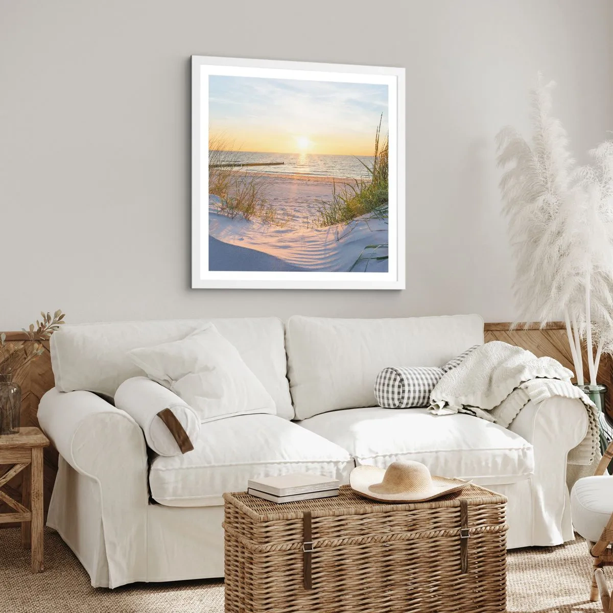 Poster în ramă albă - Zumzet de mare, o plajă sălbatică printre ierburi... - 60x60 cm