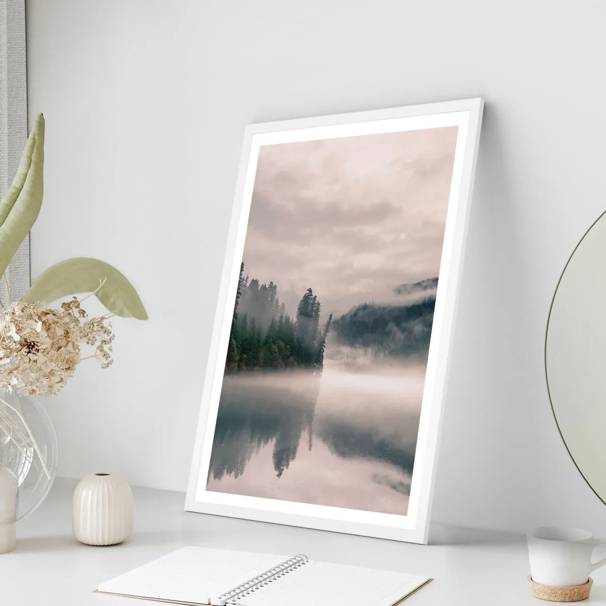 Poster în ramă albă - În reverie, în ceață - 61x91 cm