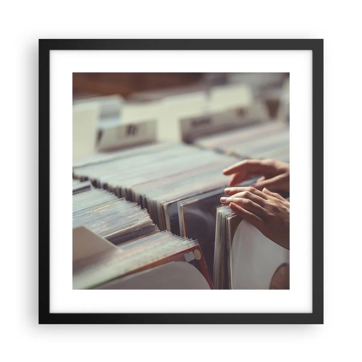 Poster în ramă neagră - În căutarea emoției - 40x40 cm