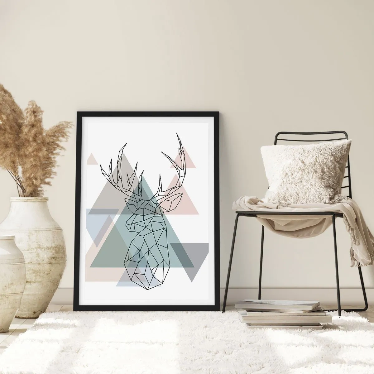 Poster în ramă neagră - Siluetă geometrică a unui cerb pe un fundal de triunghiuri - 50x70cm - Într-o pădure geometrică - Decorațiune modernă pentru perete pentru living și dormitor ARTTOR