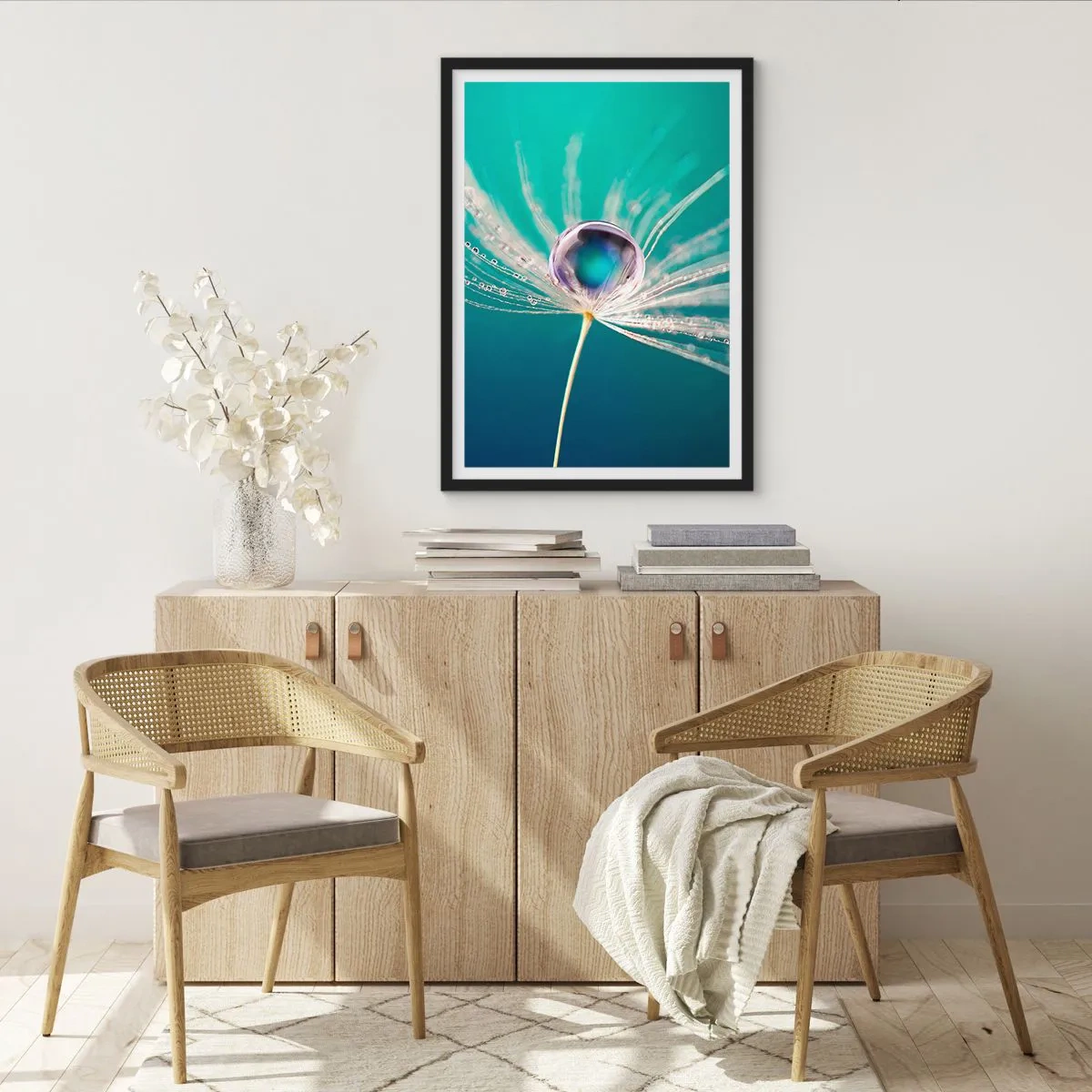 Poster în ramă neagră - Fotografie macro a unei picături de apă pe o păpădie - 50x70cm - Moment mistic - Decorațiune modernă pentru perete pentru living și dormitor ARTTOR