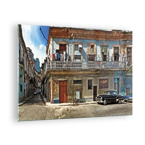 Tablou pe sticlă - Stradă retro cu clădiri clasice și o mașină - 70x50cm - Sentimente cubaneze - Decorațiune modernă pentru perete pentru living și dormitor ARTTOR