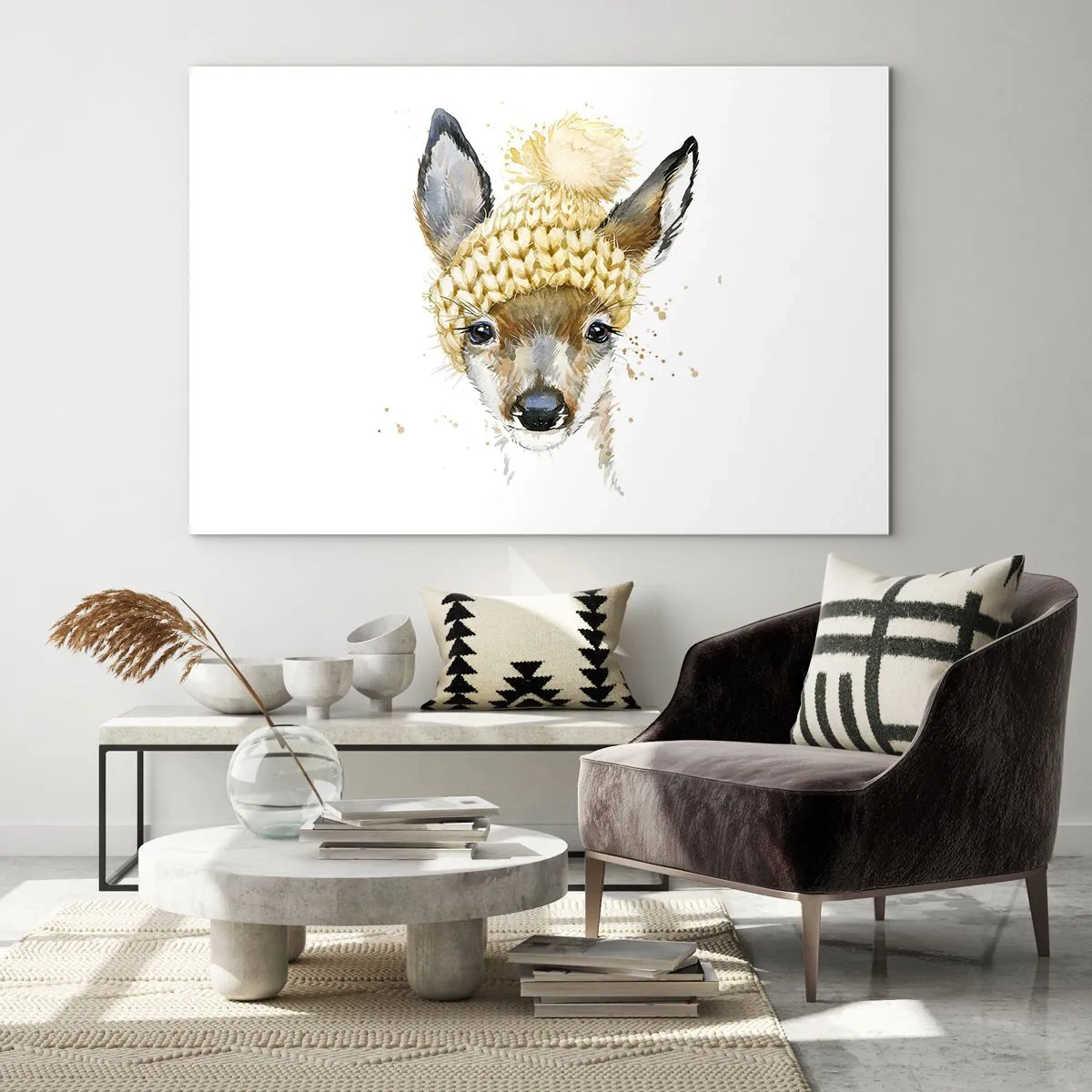 Tablou pe sticlă - Un căprior într-o căciulă de lână cu pompom - 70x50cm - Pentru iarnă într-o pădure înzăpezită - Decorațiune modernă pentru perete pentru living și dormitor ARTTOR