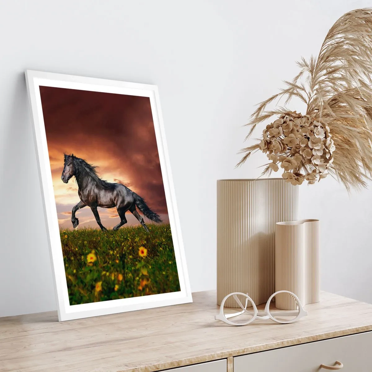 Poster în ramă albă - Prințul negru - 70x100 cm