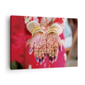 Tablou pe pânză Canvas - Mâini decorate cu henna pe fundalul unei rochii roșii - 70x50cm - Gata să prindă fericirea - Decorațiune modernă pentru perete pentru living și dormitor ARTTOR