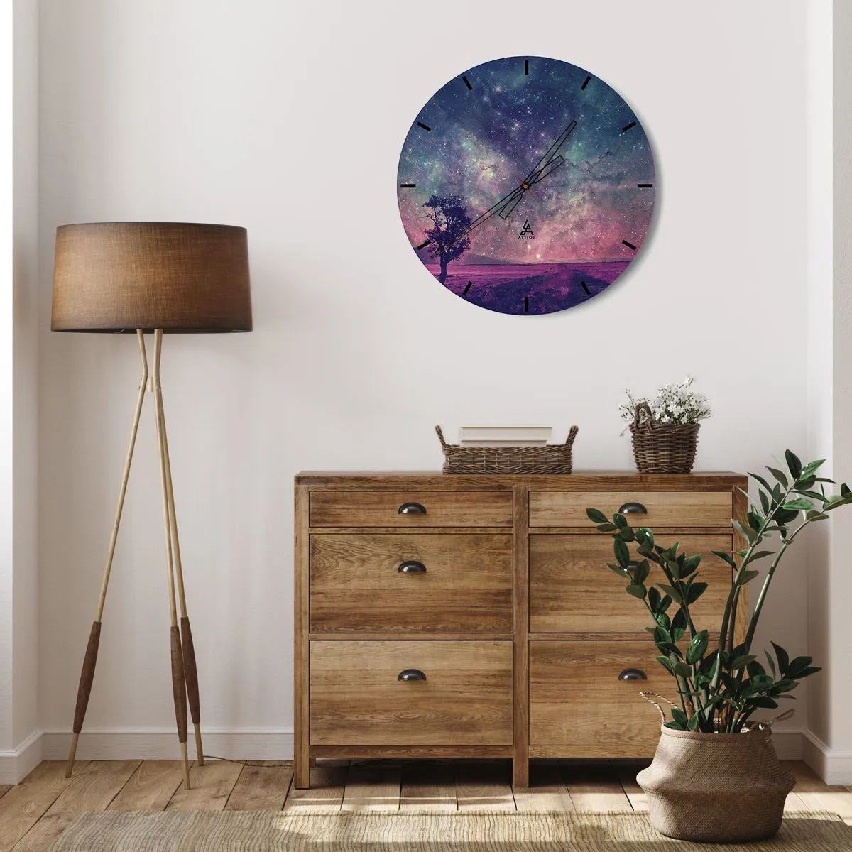 Ceas de perete - Ceas pe sticlă - Un peisaj spațial cu un copac sub stele - 30x30cm - Sub un cer magic - Decorațiune modernă pentru perete pentru living, bucătărie și dormitor ARTTOR