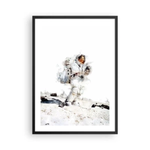 Poster în ramă neagră - Un astronaut într-un costum spațial pe suprafața lunii - 50x70cm - Trimisul Pământului - Decorațiune modernă pentru perete pentru living și dormitor ARTTOR