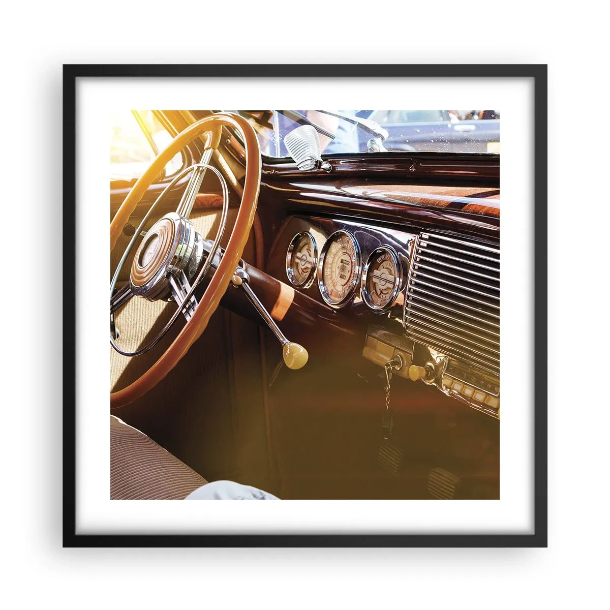 Poster în ramă neagră - O adiere de lux din trecut - 50x50 cm