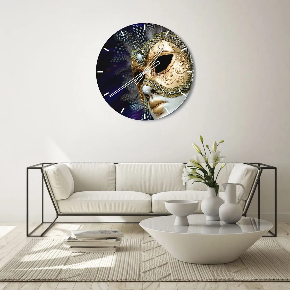 Ceas de perete - Ceas pe sticlă - Mască venețiană de aur cu pene - 30x30cm - Portret venețian în aur - Decorațiune modernă pentru perete pentru living, bucătărie și dormitor ARTTOR