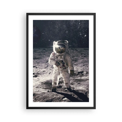 Poster în ramă neagră - Astronautul pe Lună cu vedere la stele - 50x70cm - Salutări de pe Lună - Decorațiune modernă pentru perete pentru living și dormitor ARTTOR