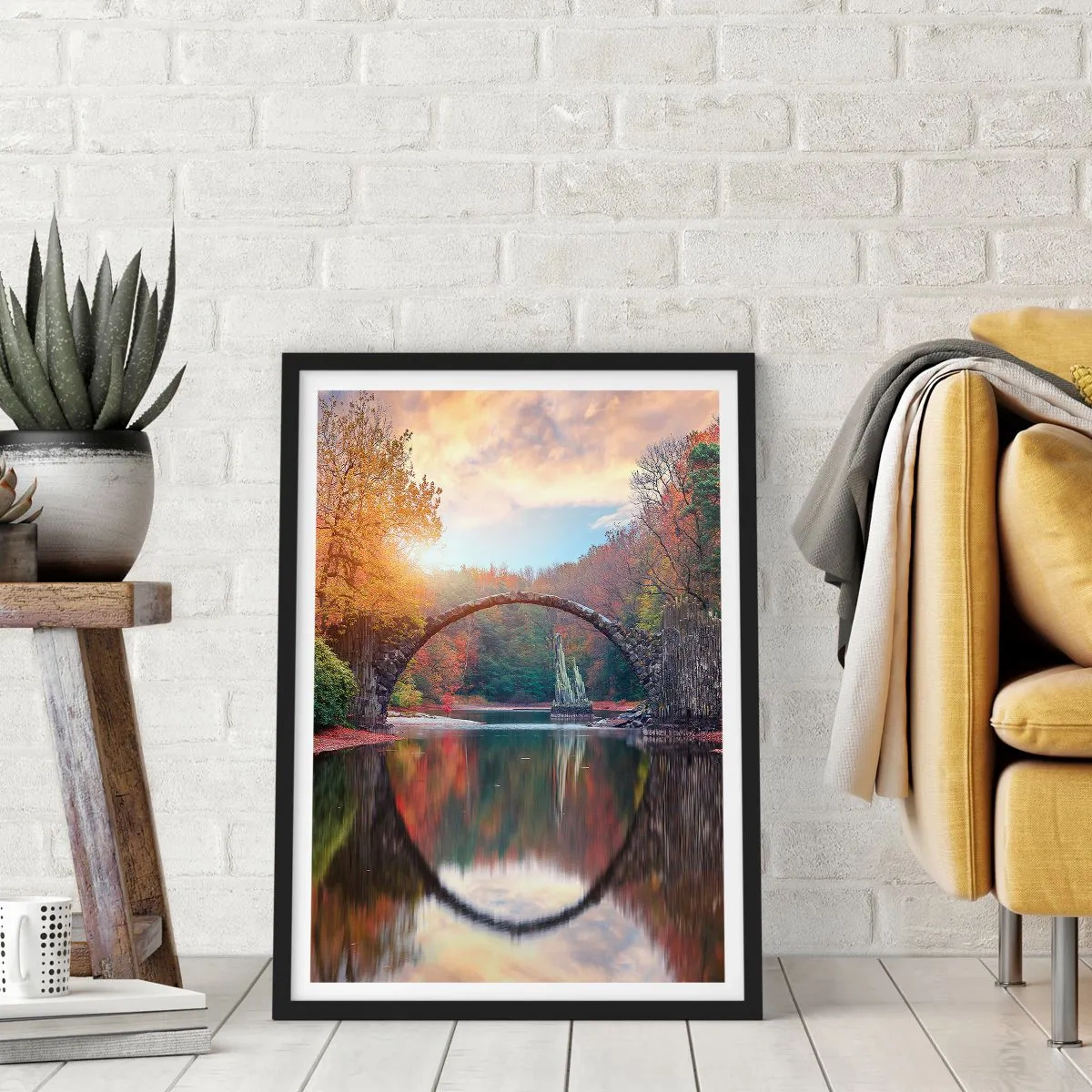 Poster în ramă neagră - Un pod de piatră peste un lac într-un peisaj de toamnă - 50x70cm - De cealaltă parte a oglinzii - Decorațiune modernă pentru perete pentru living și dormitor ARTTOR