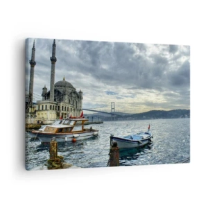 Tablou pe pânză Canvas - O clădire istorică pe apă, cu bărci și un pod în fundal - 70x50cm - La granița dintre lumi - Decorațiune modernă pentru perete pentru living și dormitor ARTTOR