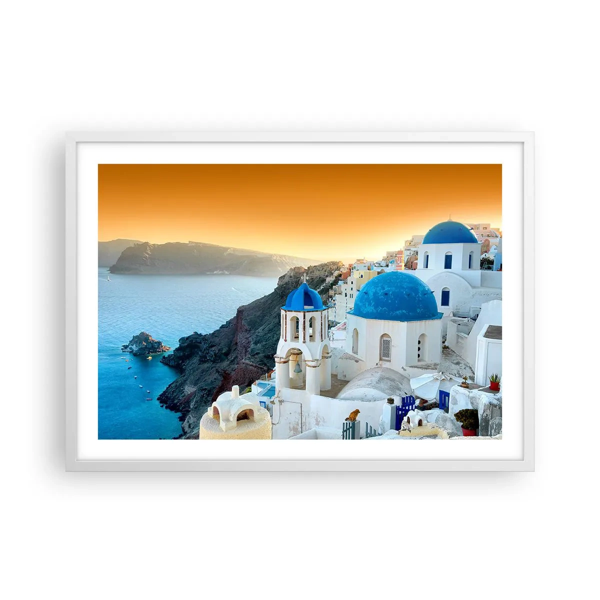 Poster în ramă albă - Santorini - îmbrățișat de stânci - 70x50 cm