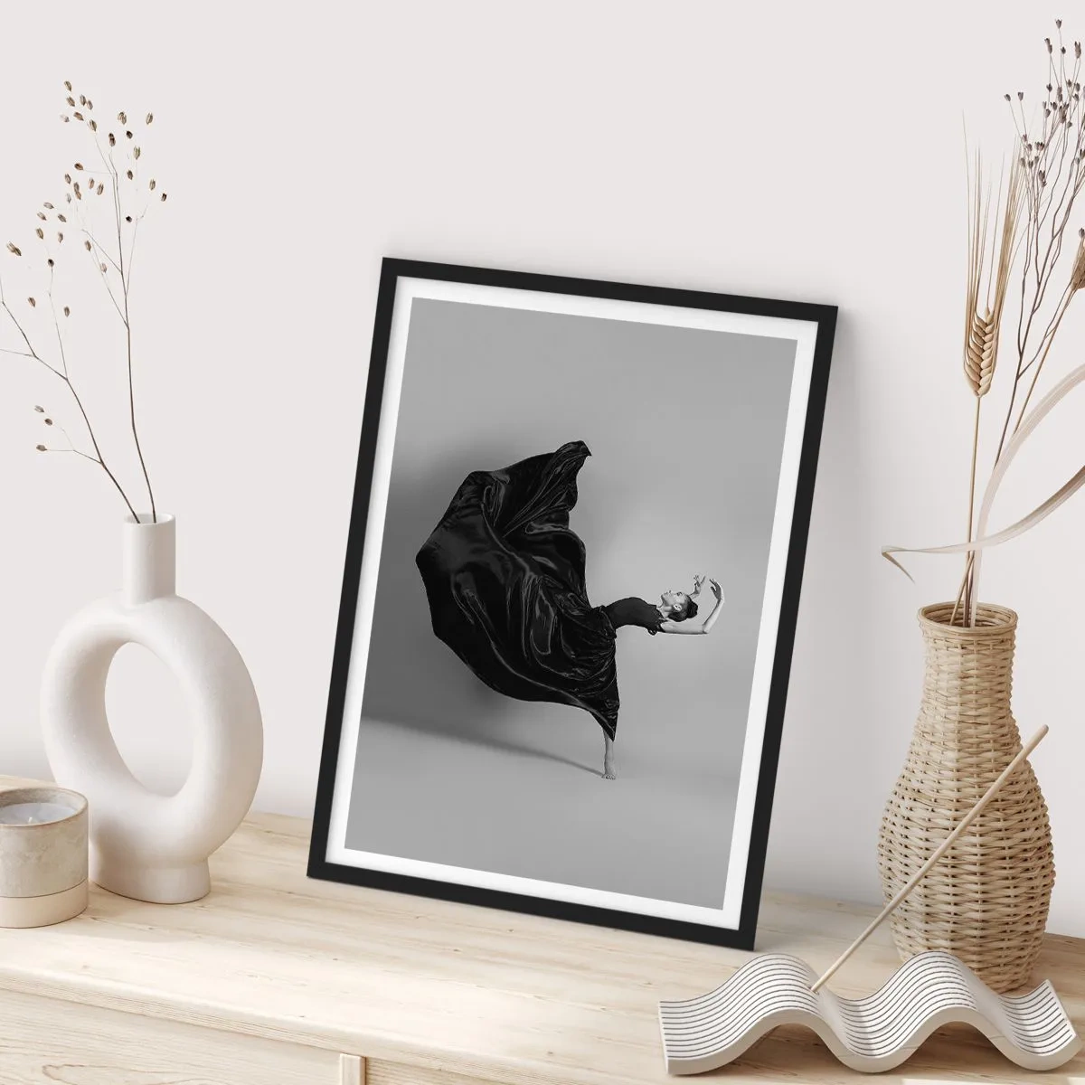 Poster în ramă neagră - Înaripată de muzică - 61x91 cm