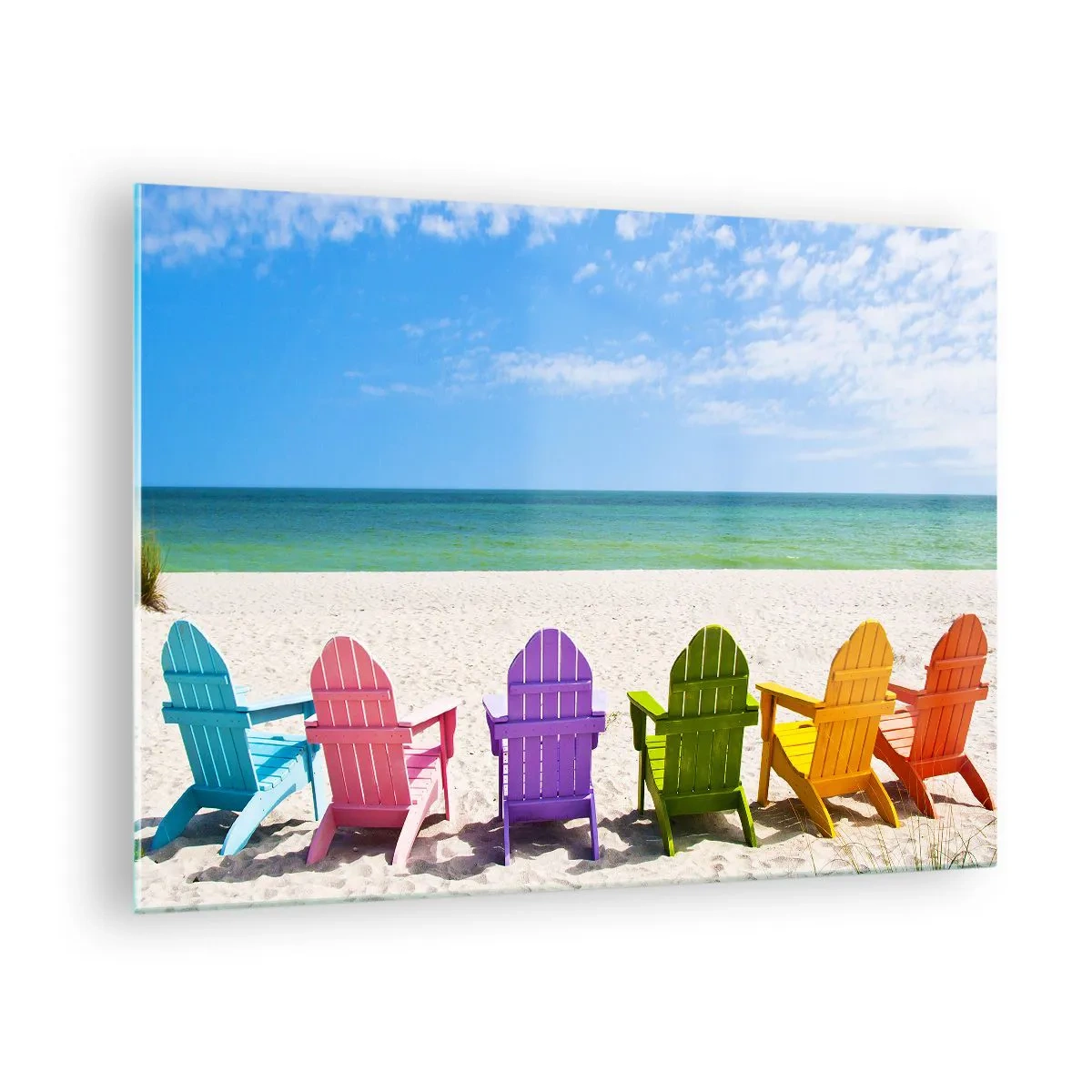 Tablou pe sticlă - Scaune colorate pe o plajă cu nisip, cu vedere la mare - 70x50cm - Plaja curcubeu - Decorațiune modernă pentru perete pentru living și dormitor ARTTOR