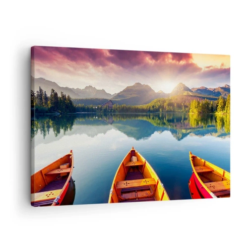 Tablou pe pânză Canvas - Trei bărci de lemn pe fundalul unui lac de munte la apus - 70x50cm - Nimic împotriva naturii - Decorațiune modernă pentru perete pentru living și dormitor ARTTOR