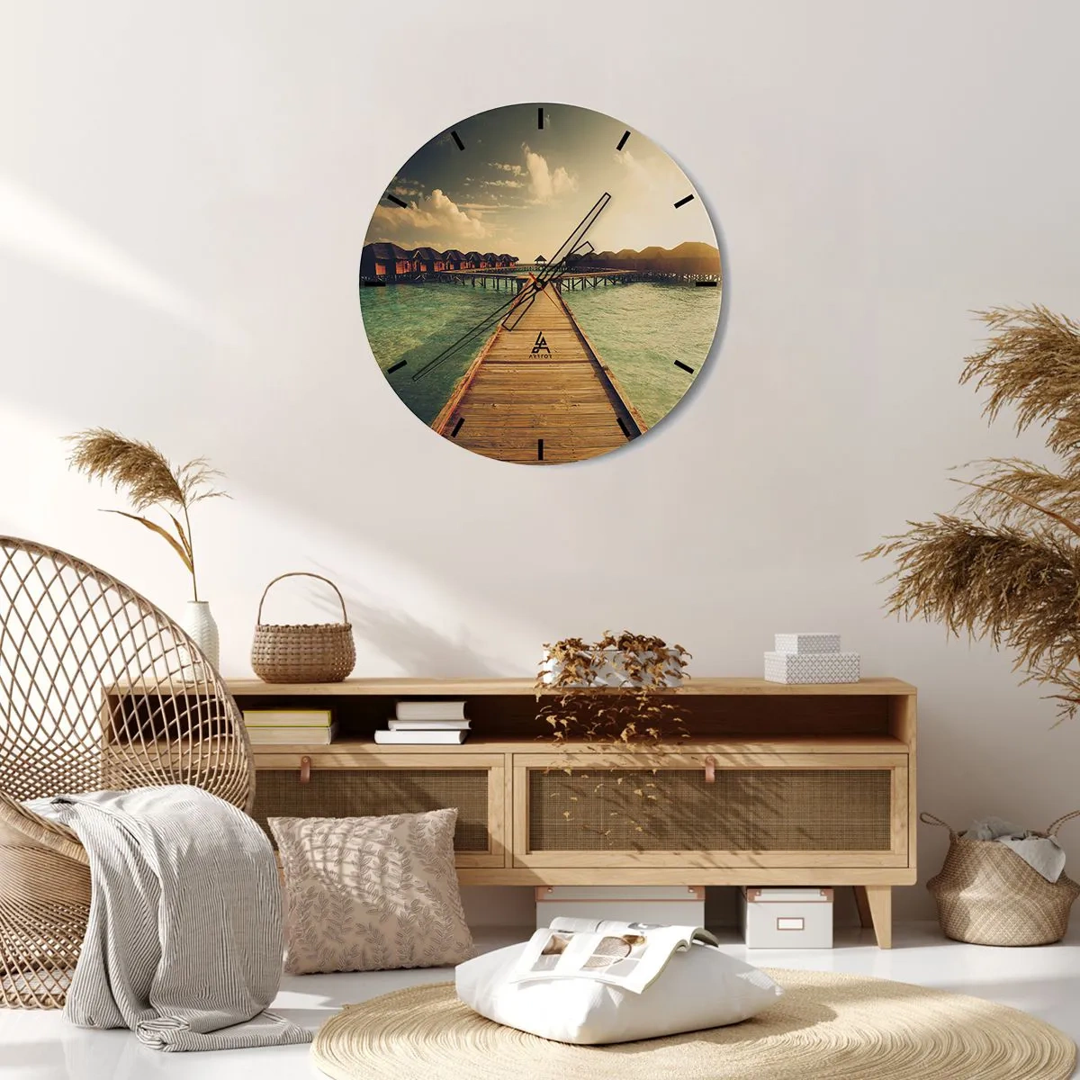 Ceas de perete - Ceas pe sticlă - Debarcaderul care duce la casele de pe apă în lumina apusului - 30x30cm - O invitație caldă - Decorațiune modernă pentru perete pentru living, bucătărie și dormitor ARTTOR