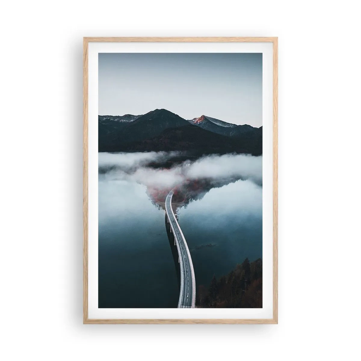 Poster în ramă de stejar deschis - Peste o apă netedă ca o oglindă - 61x91 cm