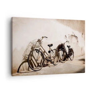 Tablou pe pânză Canvas - Două biciclete rezemate de un perete vechi în stil retro - 70x50cm - Farmecul de neuitat al trecutului - Decorațiune modernă pentru perete pentru living și dormitor ARTTOR