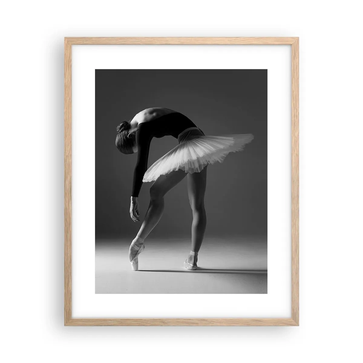 Poster în ramă de stejar deschis - Bella balerina - 40x50 cm