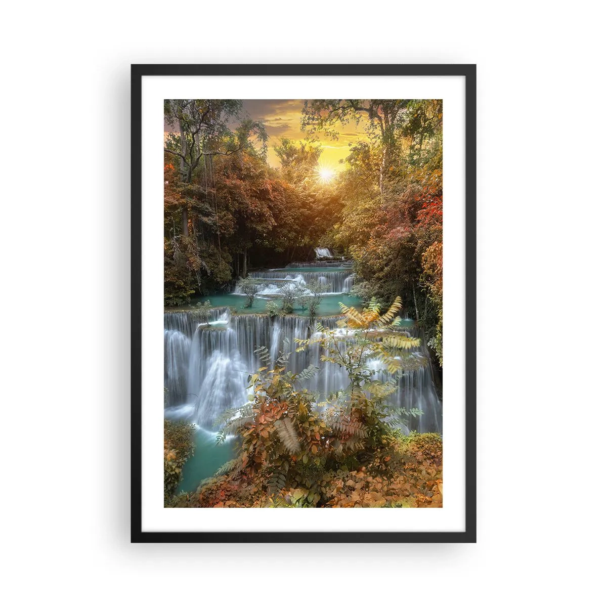 Poster în ramă neagră - O cascadă înconjurată de copaci de toamnă la apus - 50x70cm - Comoara ascunsă a pădurii - Decorațiune modernă pentru perete pentru living și dormitor ARTTOR