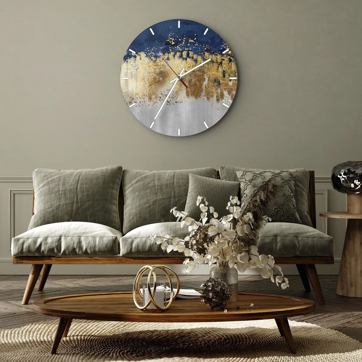 Ceas de perete - Ceas pe sticlă - Reflexii aurii și un fundal albastru-argintiu într-un stil abstract - 30x30cm - Compoziție modernă cu bliț - Decorațiune modernă pentru perete pentru living, bucătărie și dormitor ARTTOR