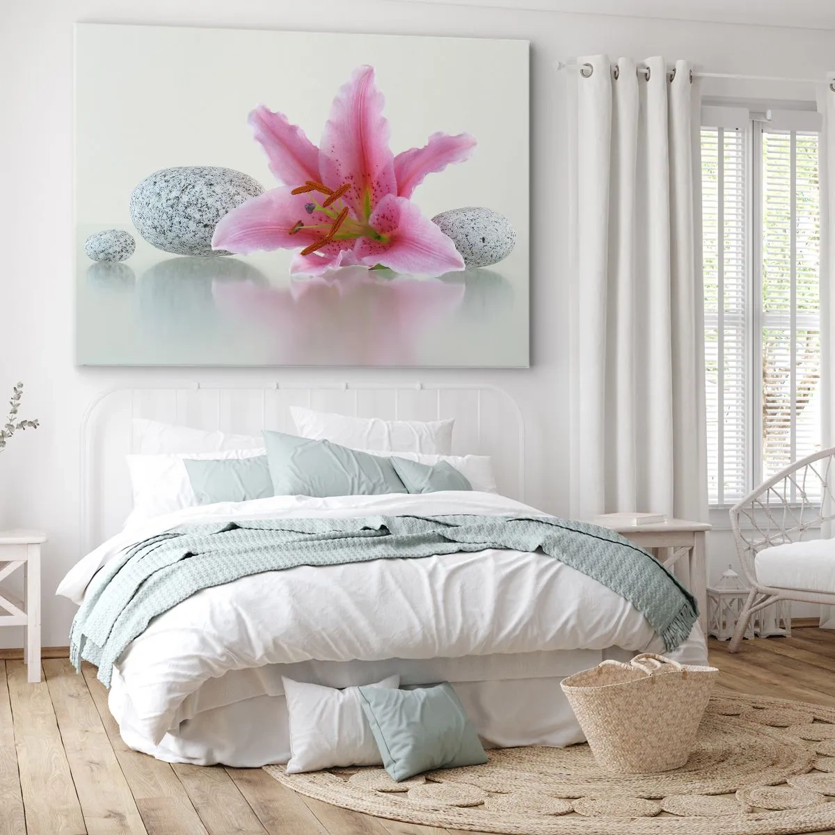 Tablou pe pânză Canvas - floare de crin roz cu pietre pe un fundal deschis - 70x50cm - Studiu în roz, gri și alb - Decorațiune modernă pentru perete pentru living și dormitor ARTTOR