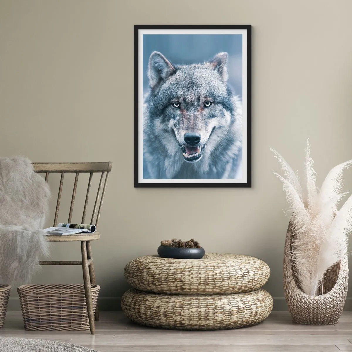 Poster în ramă neagră - Portretul unui lup pe fundalul unui peisaj de iarnă - 50x70cm - Accepți provocarea? - Decorațiune modernă pentru perete pentru living și dormitor ARTTOR
