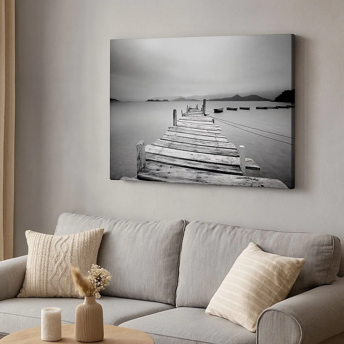 Tablou pe pânză Canvas - O vedere alb-negru a unui debarcader din lemn și a unui lac liniștit. - 70x50cm - Dincolo de munți, dincolo de mări - Decorațiune modernă pentru perete pentru living și dormitor ARTTOR
