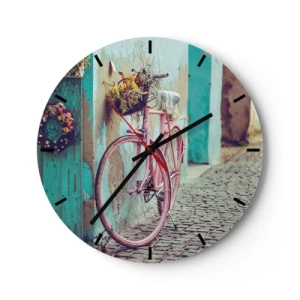 Ceas de perete - Ceas pe sticlă - O bicicletă roz lângă un zid turcoaz pe o stradă pietruită - 30x30cm - Mă întorc imediat - Decorațiune modernă pentru perete pentru living, bucătărie și dormitor ARTTOR